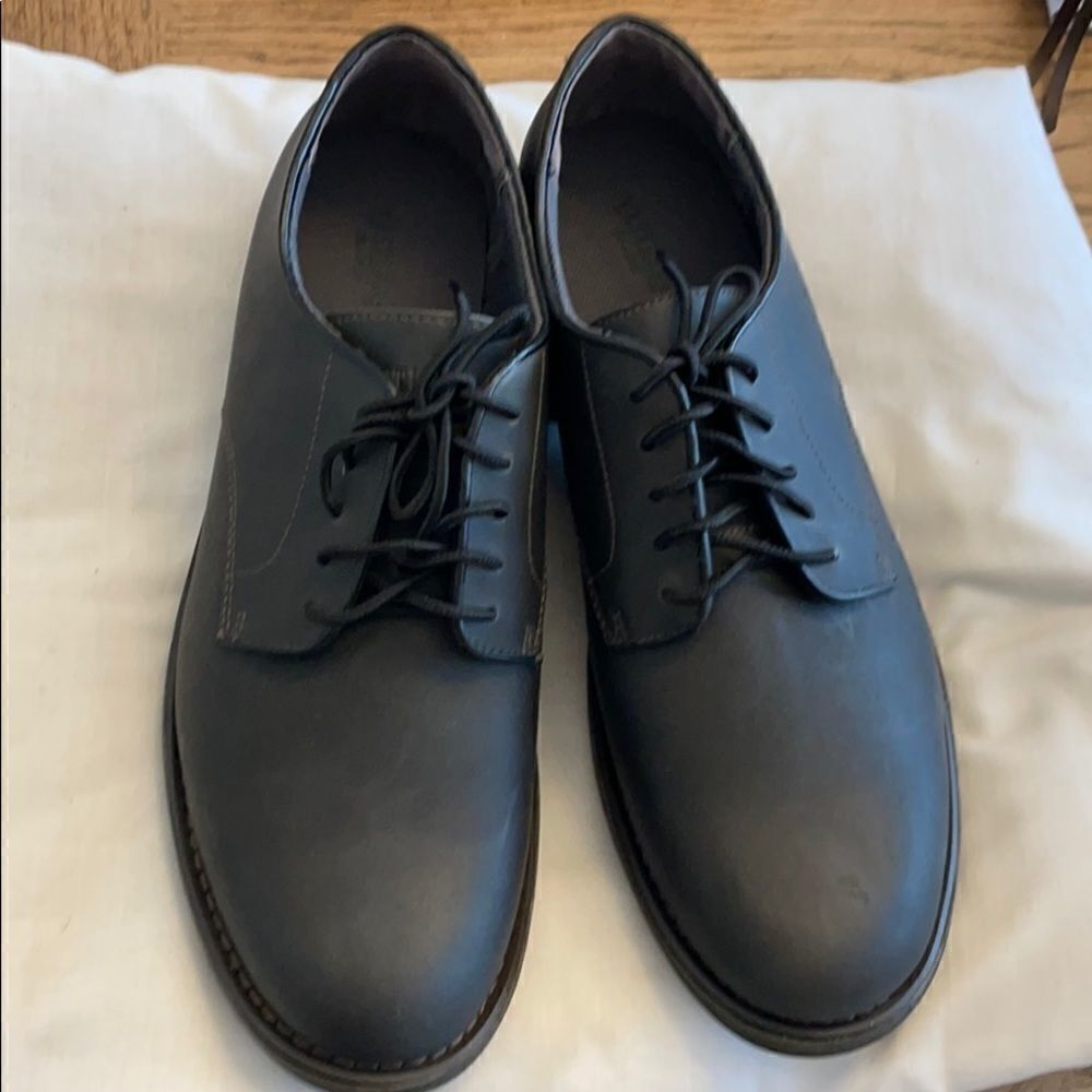 EASTLAND BLACK OILED LEATHER OXFORDS.  NEW